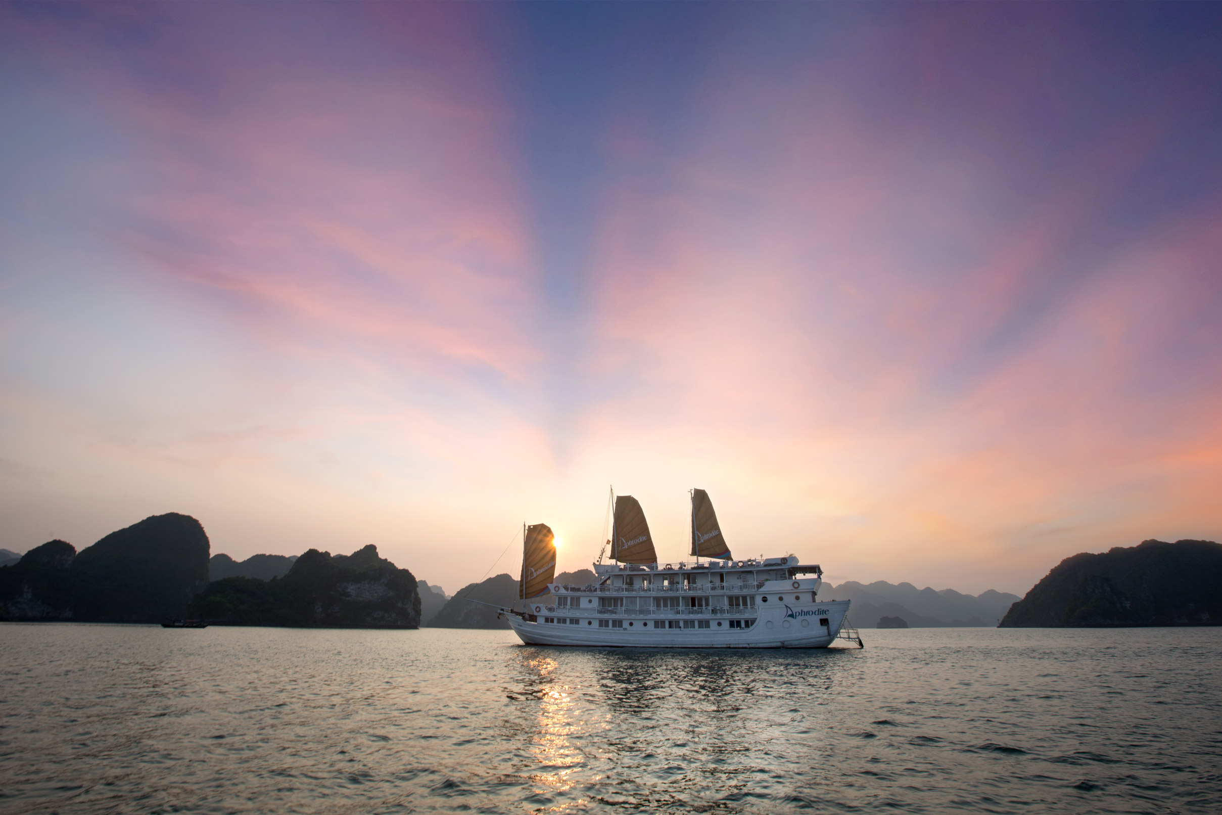 APHRODITE CRUISE 2 DAYS 1 NIGHT & 3 DAYS 2 NIGHTS from 164 USD/PERSON only